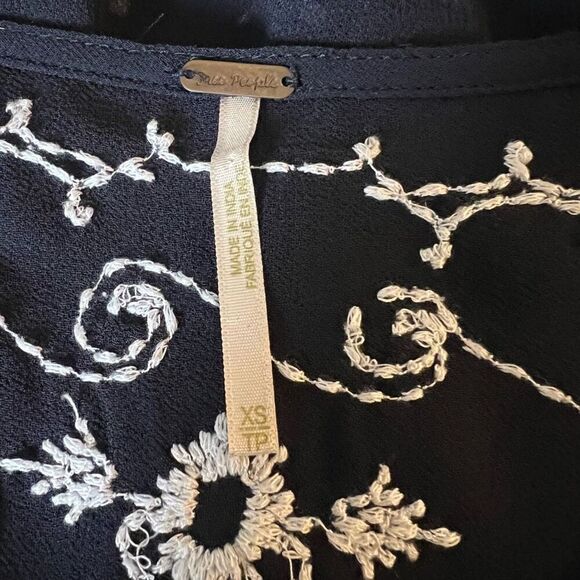 Free People Top Blouse Embroidered Oversized White Black Size XS - Picture 4 of 5